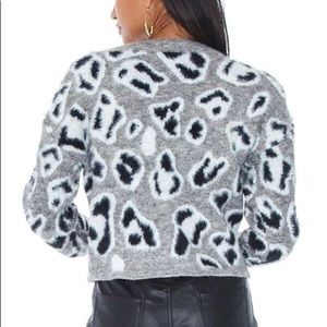 RD STYLE GREY LEOPARD FUZZY SWEATER